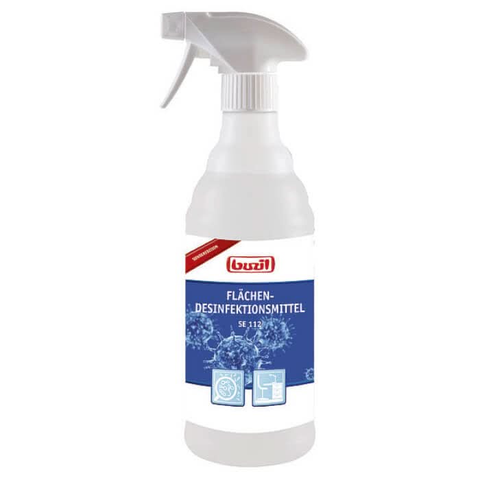 Weiße kunststoff-sprühflasche mit blau-weißem buzil etikett für flächendesinfektionsmittel 600 ml