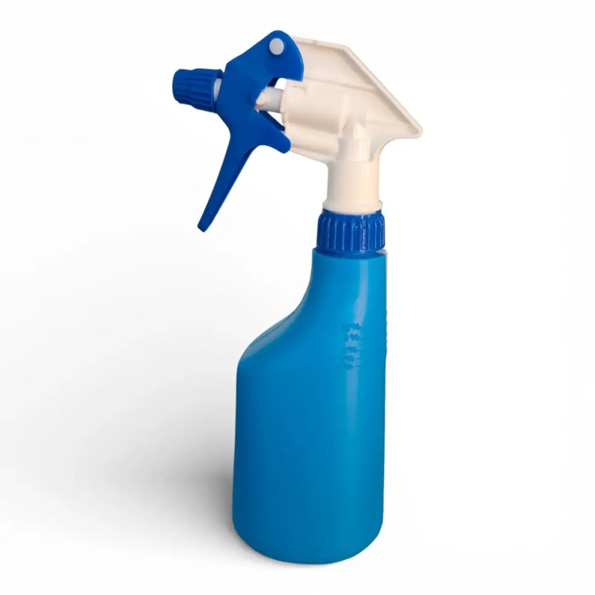 Dreiturm sprühflasche mit blauem kunststoffsprühkopf und weißer düse leere blaue sprühflasche