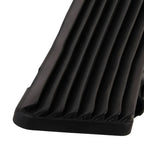 Schwarze gummifußmatte mit gerippter struktur floorstar quicksnapper halter für rutschfesten bodenschutz