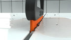 Orange bristle tile cutter mit schwarzem griff und hilti branding für fugenrecycling fuginator fugenbürste