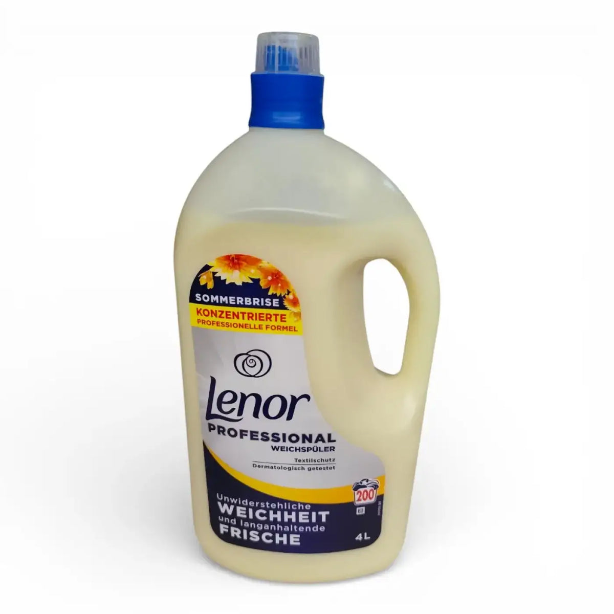 Ein 4 liter flasche lenor professional weichspüler mit blauem deckel und sommerbrise duft etikett