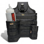 Schwarze taktische utilityweste mit molle webbing und zentraler schnalle von maykker products im covert trio set