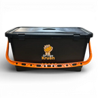 Schwarzer kunststoffeimer maykker 22 liter mit orangefarbenem griff und orange crush logo mit hand und orange