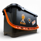 Schwarzer plastik eimer maykker 22 liter mit orangefarbenem griff und deckel samt orange krush branding