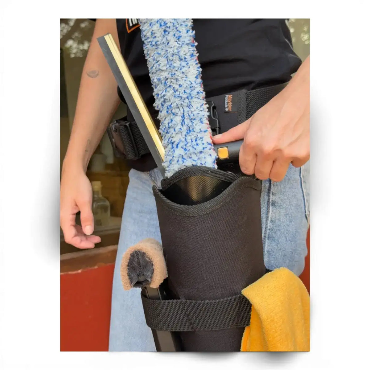 Schwarzer stoff utility gürteltaschen beutel von maykker grackle köcher mit blau weißem mikrofaser reinigungswerkzeug