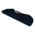 Schwarzer stoffklettverschluss mit kleiner etikette der marke meynke products für maykker handysleeve kletthülle