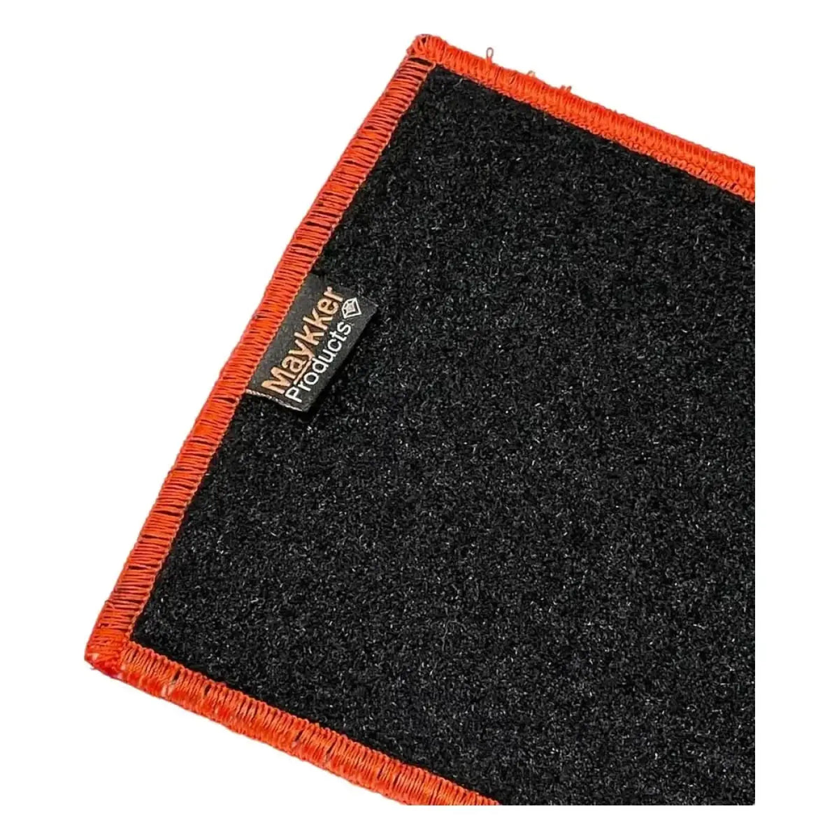 Schwarzes texturiertes mikrofaser-reinigungstuch mit orange gesticktem rand und maykker products markenlabel für scotsman sleeve einwascher-bezug
