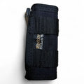 Schwarzes gewebtes holster aus stoff mit maykkker products logo patch für die maykkker smart bag smarttube