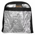 Silberfolie isolierte maykker smart bag tannerpouch small mit schwarzem stoffbesatz und markenlabel