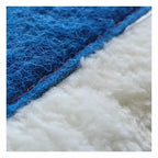 Blaue und weiße fleece-decke mit weicher, plüschiger textur für maykker switchmop einwascher-bezug