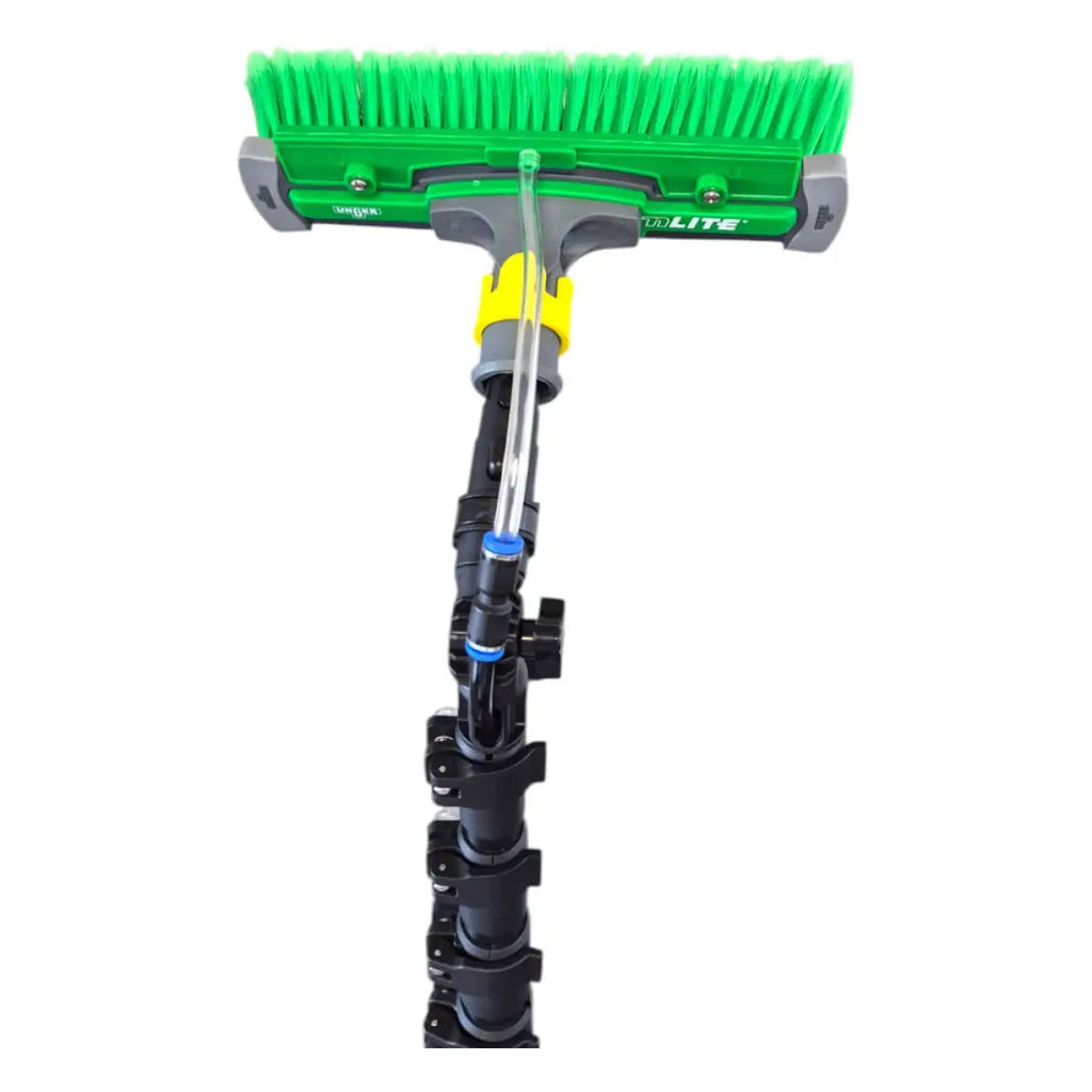 Milury winkel-adapter plus mit grünborstigem reinigungsbürste und ausziehbarem schwarz-grauem griff mit gelben akzenten