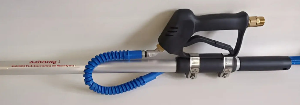 Mts teleskop sprühlanze alpha 75200-mega mit schwarzer und silberner düse und blauem spiralschlauch am langen metallrohr