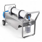 Osmobil one x silberner edelstahl wasserfilter mit weißem zylinderfilter und blauen schläuchen für reinigung