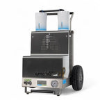 Silber-schwarzes industrietaugliches mobiles wasserfiltersystem osmobil pro x mit zwei weißen zylindrischen filtern für glas pv und fassadenreinigung