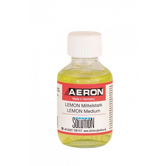Aeron lemon mittelstark klare glasflasche mit weißem verschluss enthält gelbe flüssigkeit hergestellt in deutschland