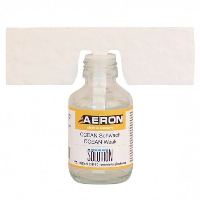 Klare glasflasche mit weißem label der marke aeron und ozean schwach lösung für aeron raumduft fruttafresh stark