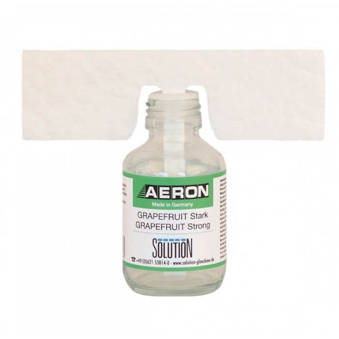 Ein klarer glasflasche mit grün-weißem etikett enthält aeron raumduft grapefruit stark lösung
