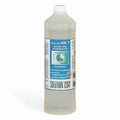 Klare plastikflasche mit weißem deckel und lichtblauem etikett solution nr 7 zur reinigung von decken und wänden