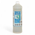 Klare plastikflasche mit weißem deckel und lichtblauem etikett solution nr 7 zur reinigung von decken und wänden
