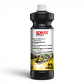 Schwarze Flasche mit SONAX Agrar Schmutzschutz Sprühversiegelung