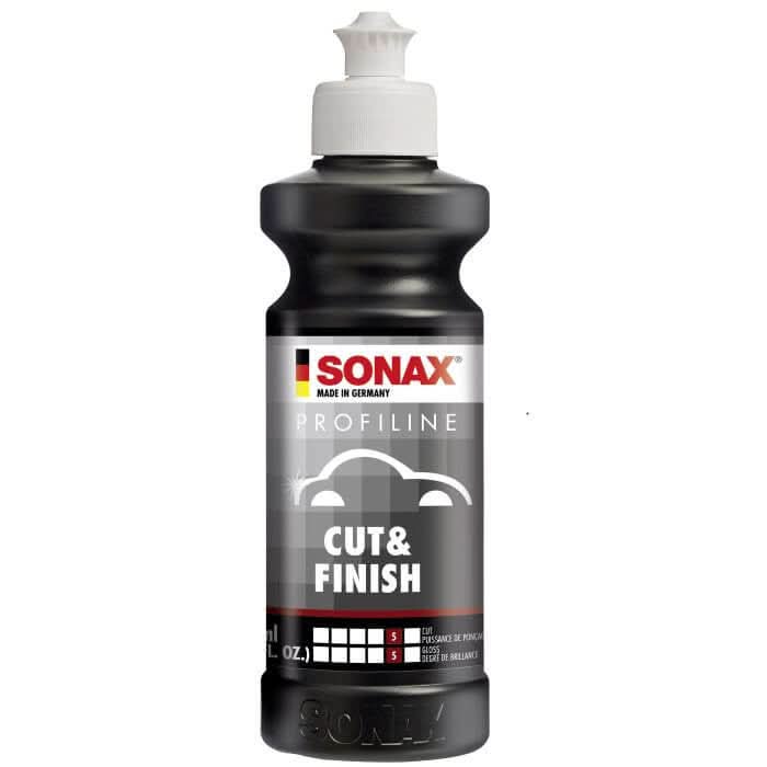 Schwarze plastikflasche mit weißer pumpe sonax profiline cut & finish politur 250ml für lackpflege