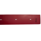 Rotes rechteckiges metallblatt mit drei ovalen öffnungen und seriennummer rückseite tennant abstreiferblatt hinten t5680 linatex