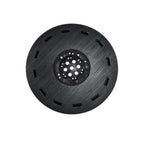 Schwarzer treibteller aus metall mit zentralem perforiertem hub und rechteckigen öffnungen für pads bis 480 mm tennant