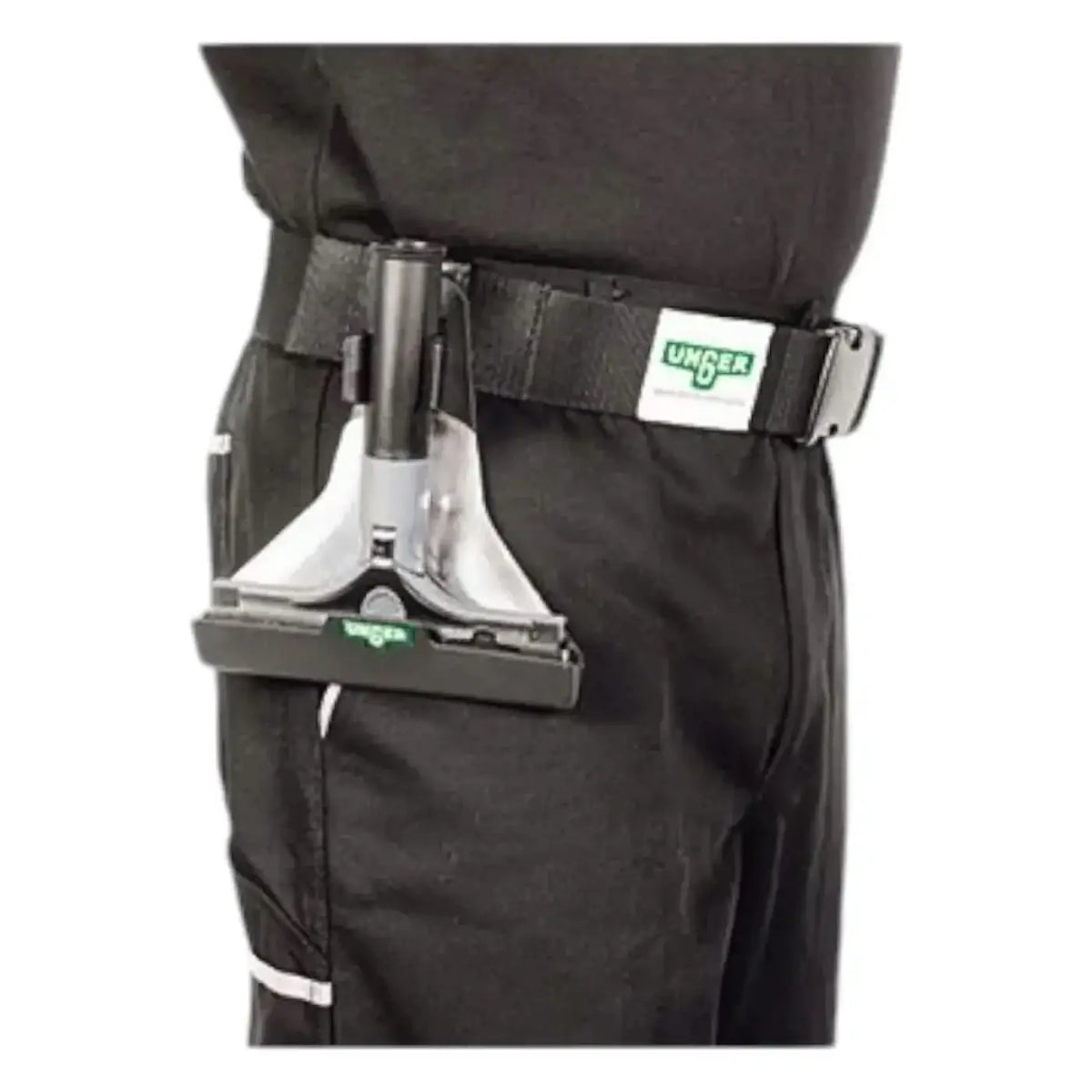 Schwarze und silberne unger ergo tec ninja kombi schaber und holster mit bodenreinigungsaufsatz am gürtel montiert