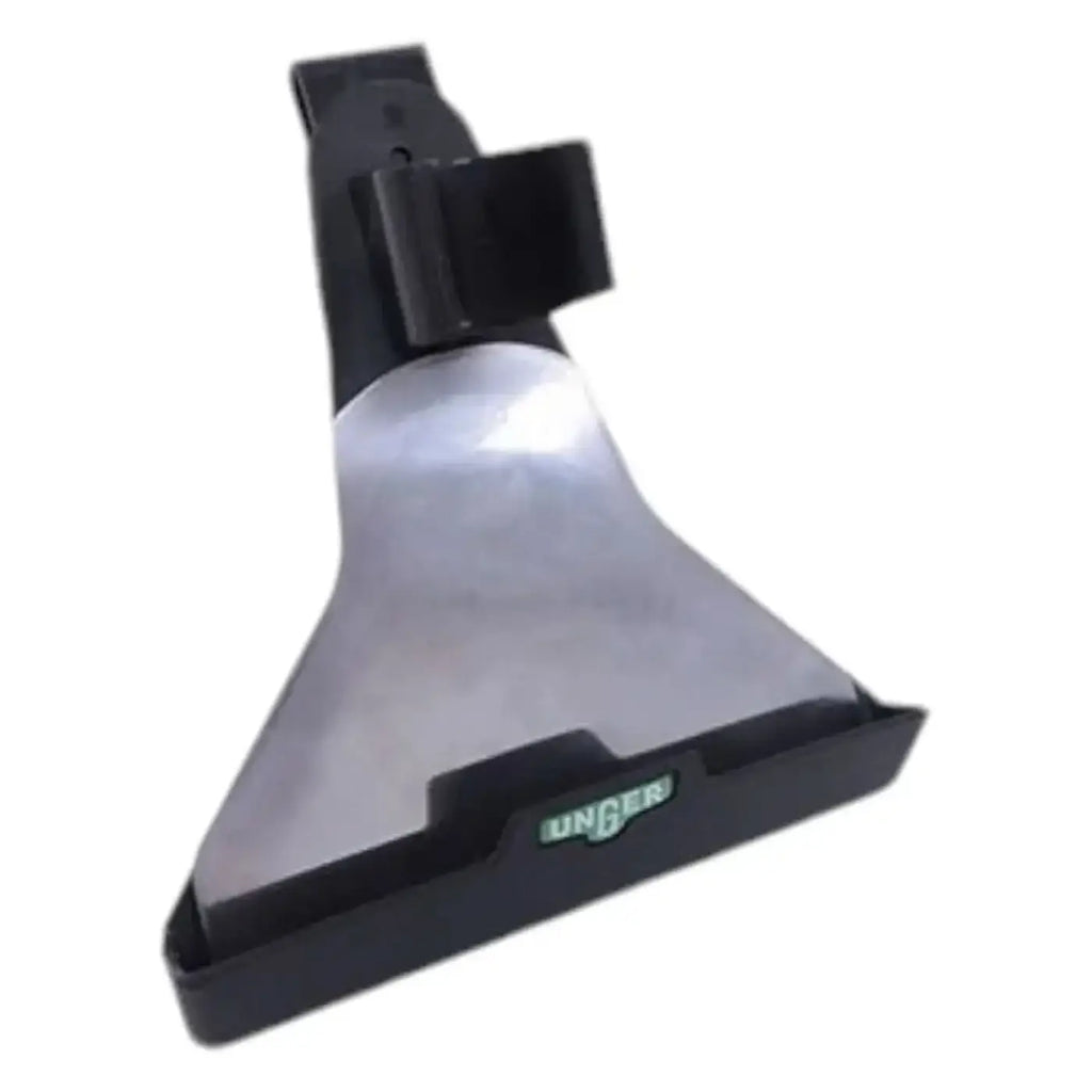 Schwarze und silberne unger ergo tec ninja holster teppichreinigungsdüse mit schlankem dreieckigem design