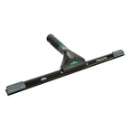 Schwarzer unger ecopro ninja fensterschaber mit texturiertem griff und grauen gummierten kanten im ergo tec set