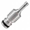 Silberner metallischer ungner filter anschluss 23236 mit geriffelter oberfläche und schwarzem gummidichtring