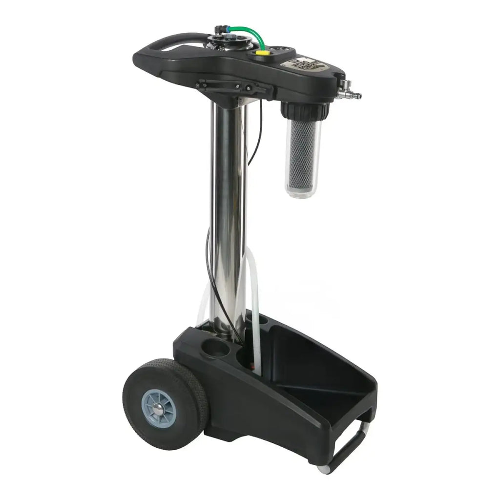 Schwarze und chromfarbene mobile fahrzeugaufbereitungsmaschine unger hydropower nano filter basis mit transparentem filtergehäuse grünem schlauch und doppelrädern