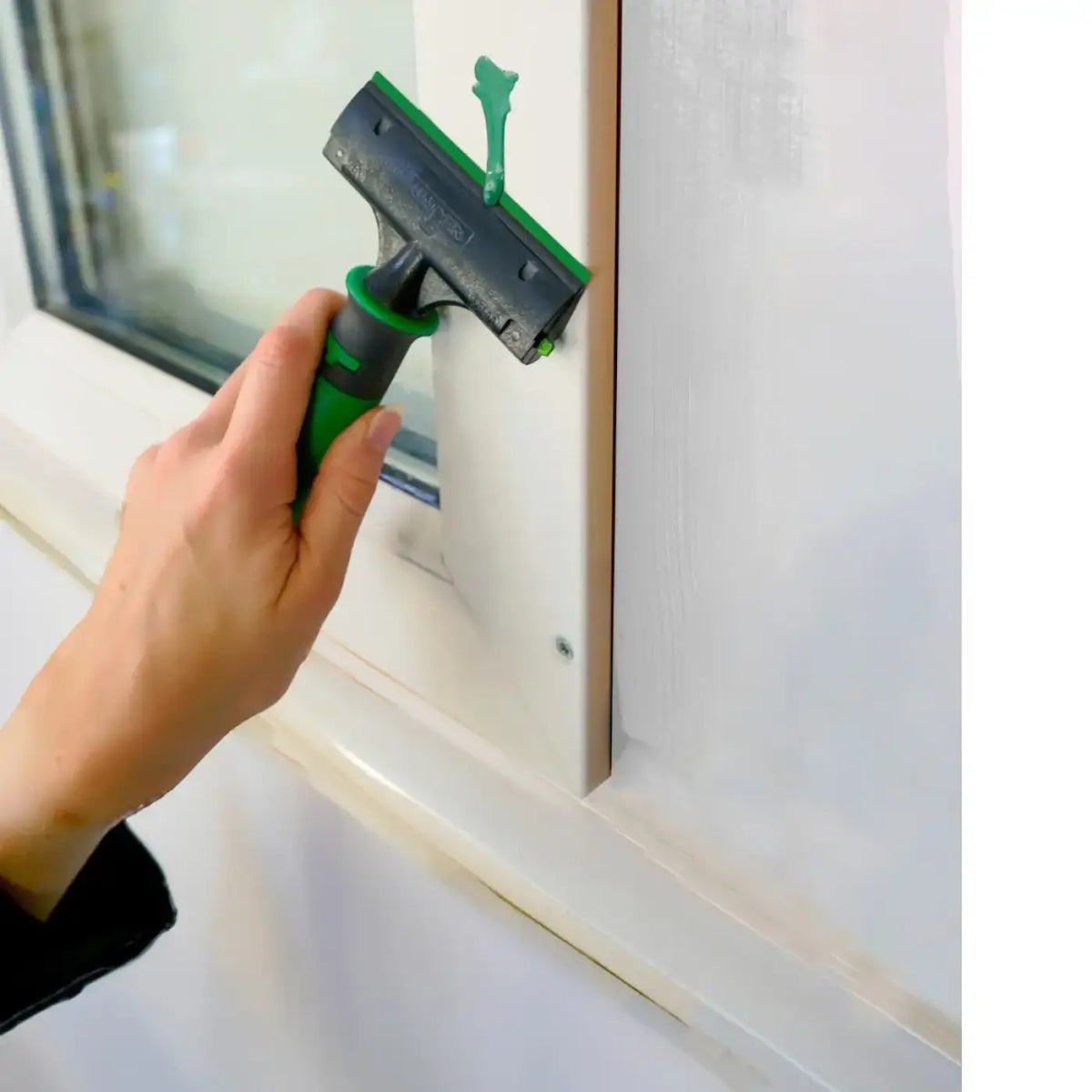 Grüner und schwarzer fensterschaber mit gummiklinge ungerr kunststoffklingen 10cm e100p 10 stück