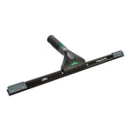 Schwarzer gummisqueegee mit ergonomischem griff und grünem branding aus dem unger ninja 6in1 complete kit 45 cm AKN15