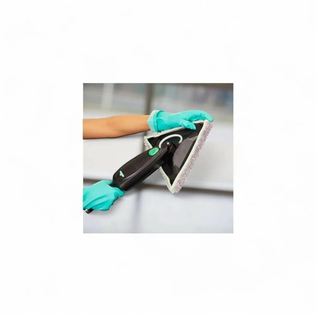 Schwarzes dreieckiges microfiber-reinigungspad mit grünem knopf und griff für effizientes wischen im unger stingray innenreinigungsset 100 os srko2