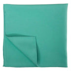 Ein elegantes tealfarbenes seiden-einstecktuch vermop softy tuch 40x40 cm mit sauber gesteppter kante und dezentem glanz