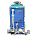 Blue und teal industrielle bodenreinigungsmaschine wetrok drivematic delight mit schwarzem lenkrad grauen schläuchen und metallteilen