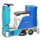Blau und türkisfarbene Wetrok Drivematic Delight dosierscheuersaugmaschine mit schwarzem sitz, silbernem metallrahmen und gummirädern
